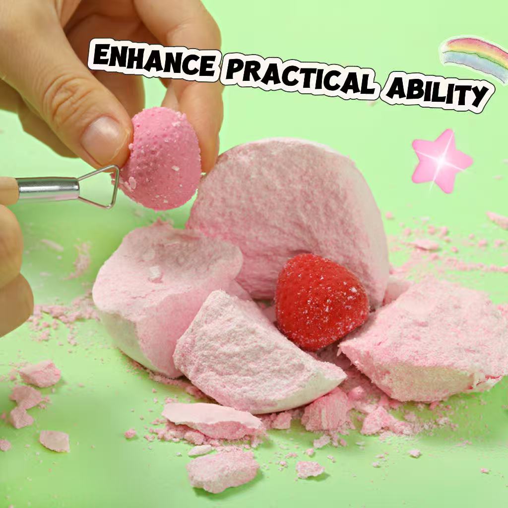 FUFUSQUISHY Pink Strawberry Squishy Dig Kit